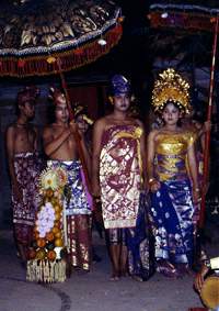 Payas Agung berpasangan. Persaingan kian ketat - foto: Widnyana Sudibya